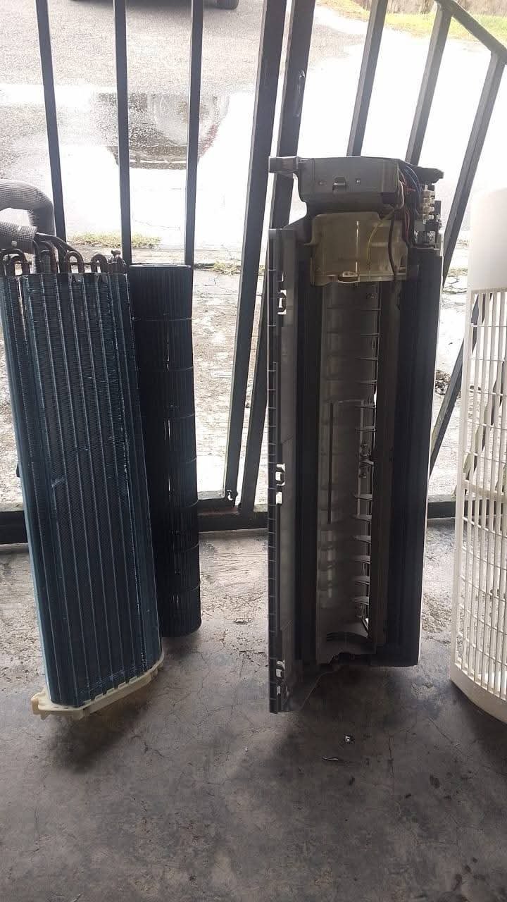 Split aircond after cleaning with front cover removed, RumahPro service