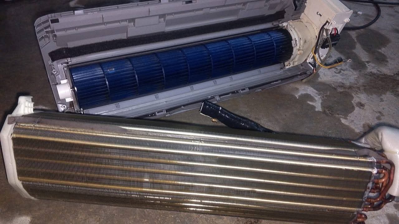 Split aircond parts cleaned after chemical overhaul in Johor Jaya, Johor Bahru