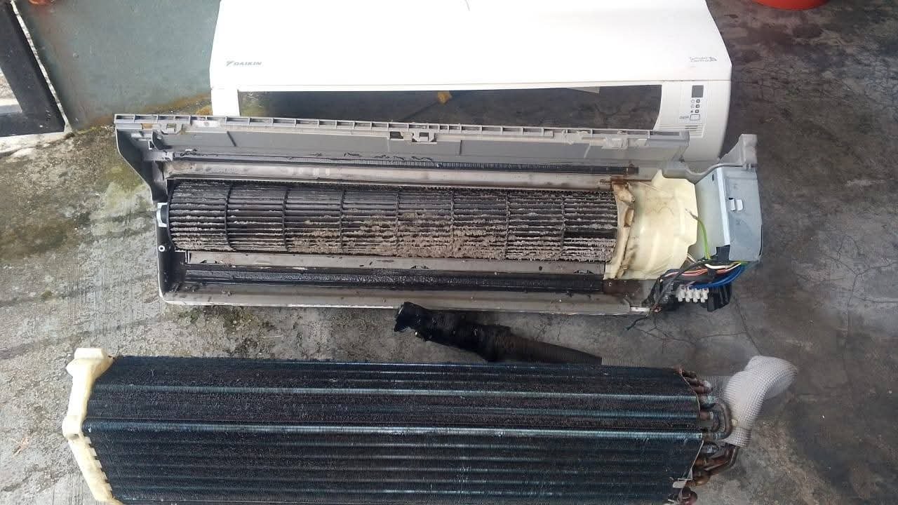 Split aircond fully dismantled before overhaul in Taman Daya, Johor Bahru