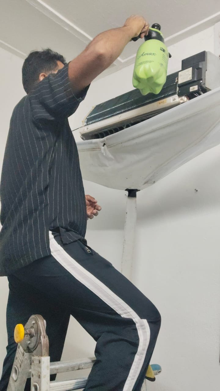 Chemical cleaning of split aircond, RumahPro Selangor deep service
