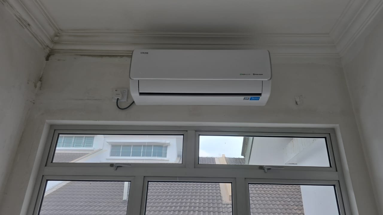Split aircond installation in progress, RumahPro Kuala Lumpur home service