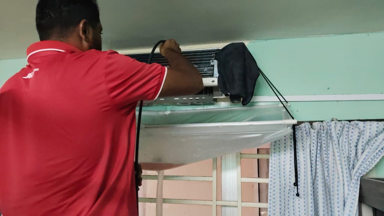 Split aircond installed and cleaning in progress, RumahPro Malaysia service