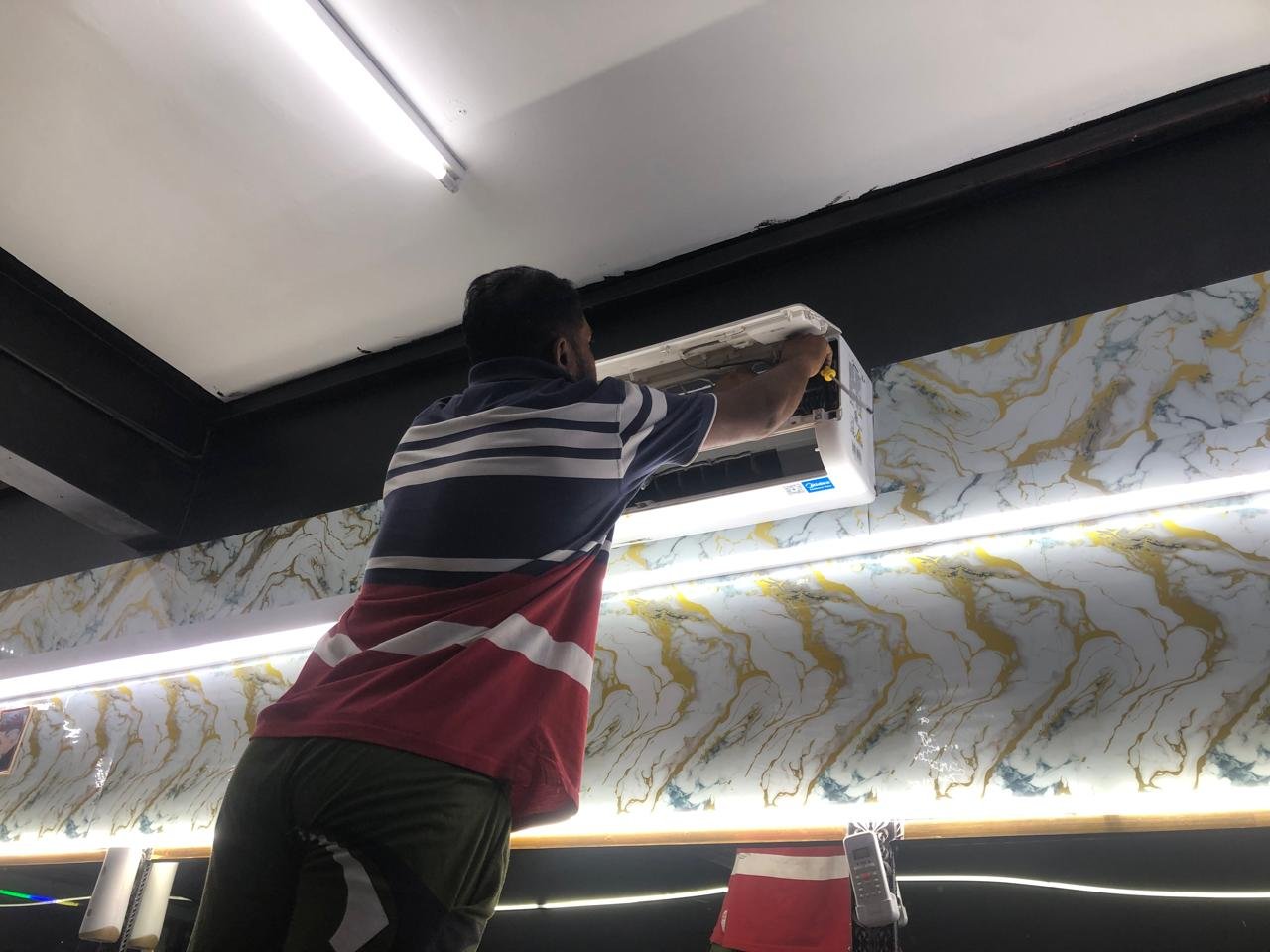 Split aircond installation detail by RumahPro Malaysia certified technician