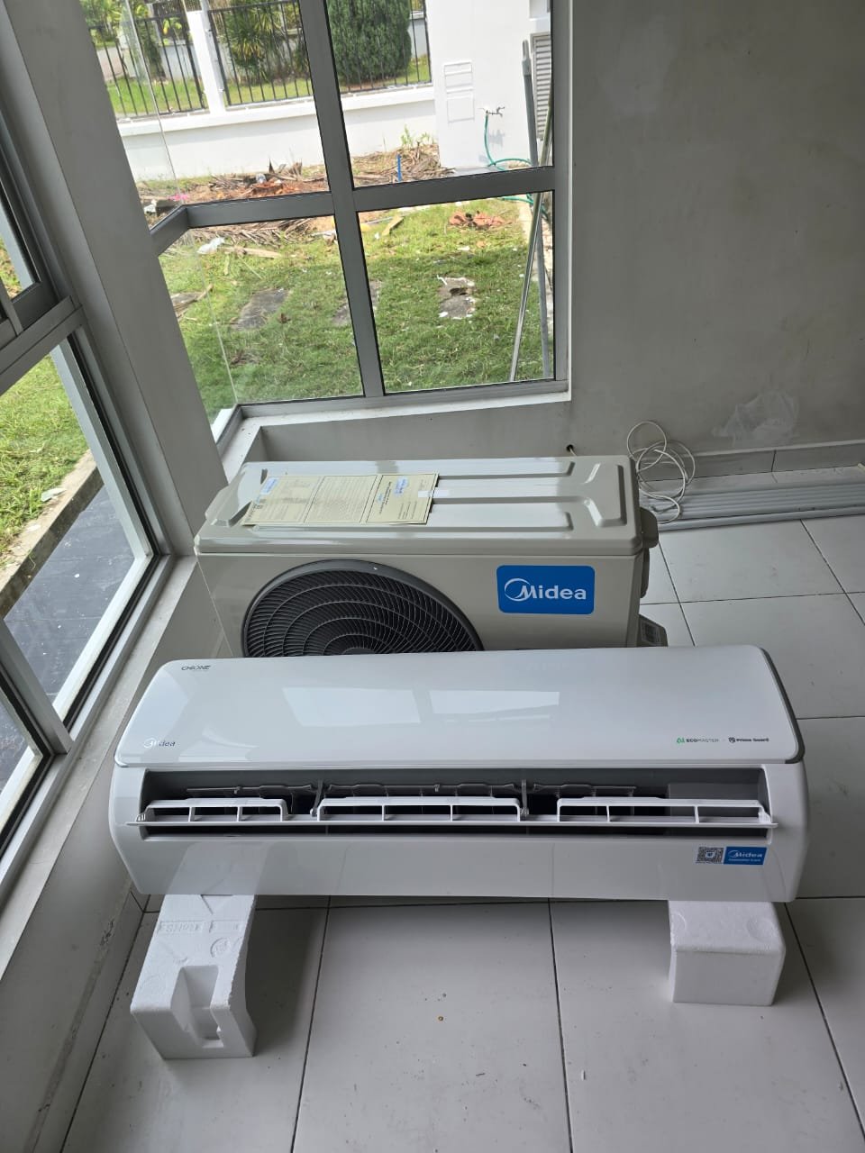 Split aircond outdoor and indoor units installed together by RumahPro Malaysia