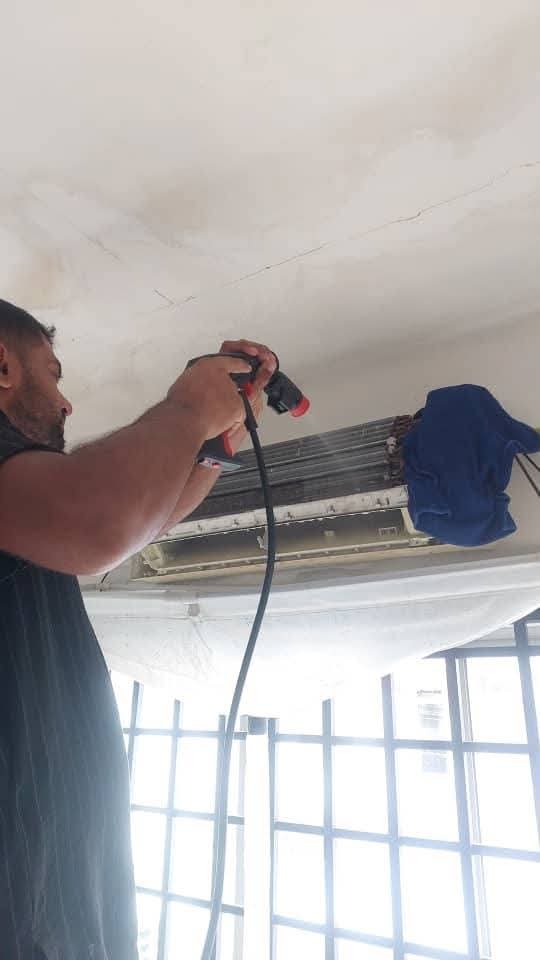 RumahPro Malaysia technician cleaning split aircond in progress